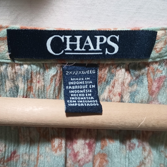 Plus Size Chaps Print Peasant Top 2x top in beautiful condition - Picture 2 of 6